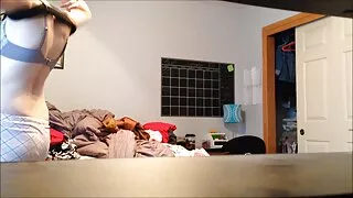 Tight-eyed Koolitüdruk mängib ta tuss võtta orgasm seksi video porno