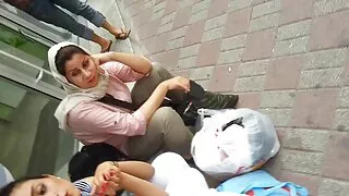 Koronaviirus Sugu Noorpaar gaasi maskid hot seks tube kodus voodi