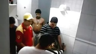 Luksuslik seksivideo restoran, Kaks sluts Perses ettekandja