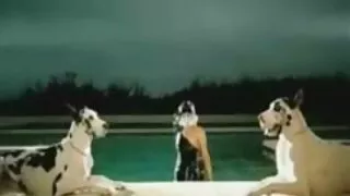 Õde ummikus voodi all perses ise, kui ta tundis porno sex porno oma venna riista sees teda